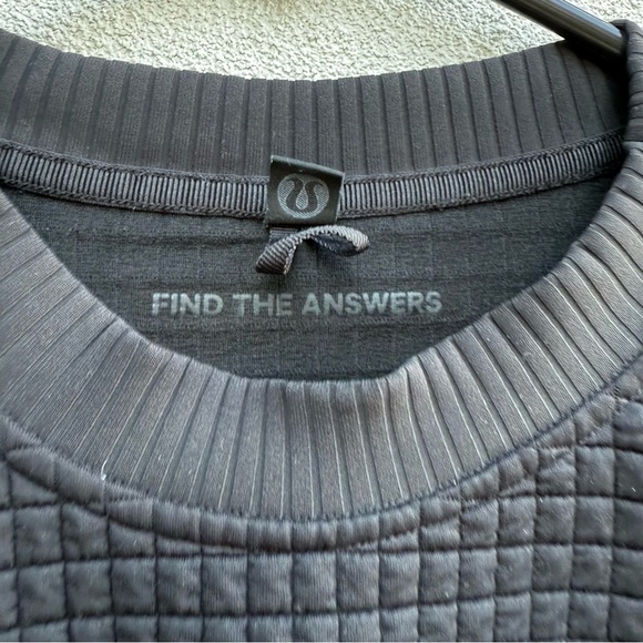 Lululemon Lab - Textured Grid Cropped Pullover - Black - Picture 2 of 7